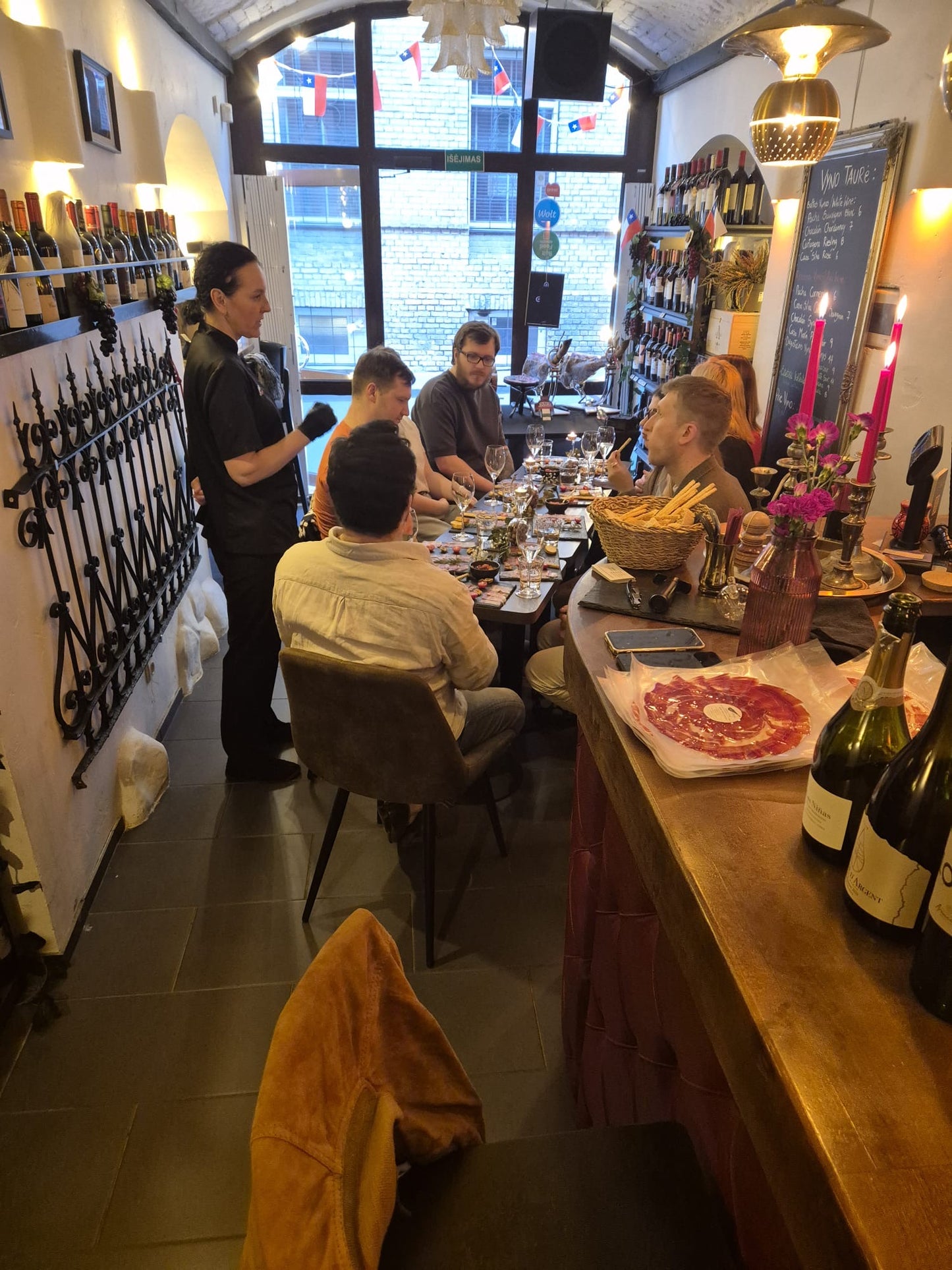 Iberico kumpių ir vynų degustacija Vilniuje