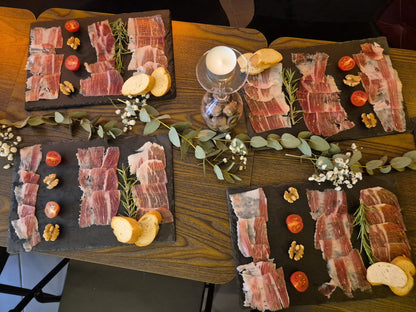 Iberico kumpių ir vynų degustacija Vilniuje