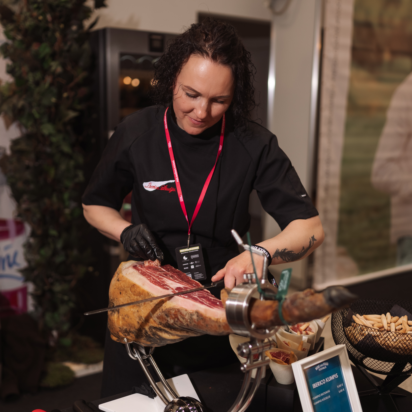 Ibérico kumpio pjaustymas privačiame renginyje